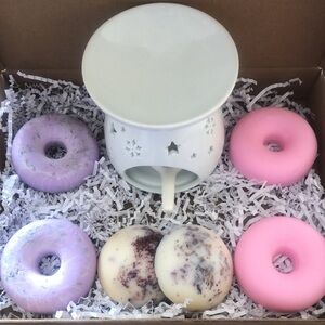 Handcrafted Box of Soy Wax Melts with Ceramic Wax Warmer